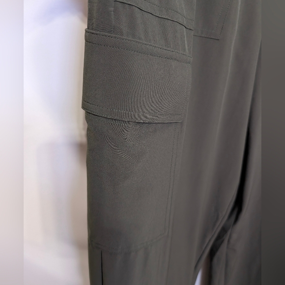 Athleta Brooklyn Utility Jumpsuit Olive Green Size 4 Cargo Travel Athleisure - Picture 5 of 7